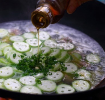 丝瓜做汤,只需这样做,鲜嫩丝滑,好喝到出乎意料,简单的一碗汤