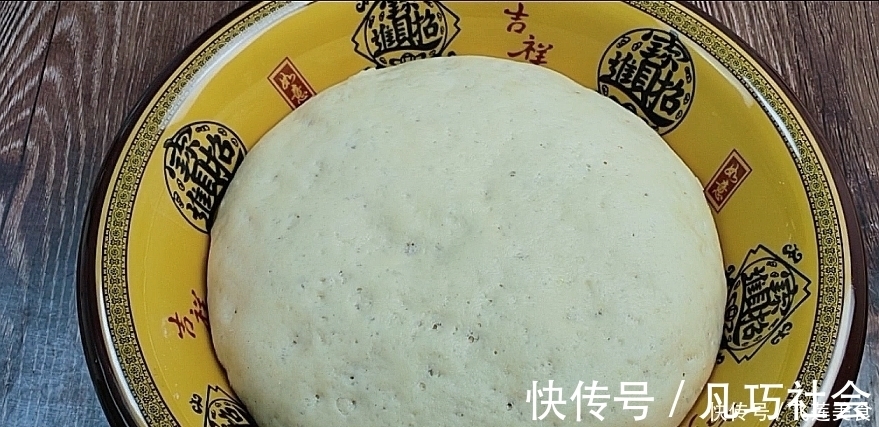 电饭锅不要只煮米饭了，教你用“电饭锅蒸馒头”，吃一次就上瘾