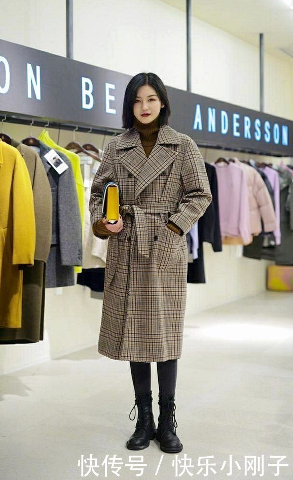 化了漂亮的妆,给人耳目一新的感觉