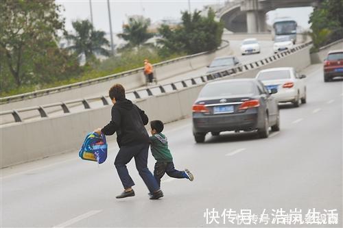 重孙|90岁太奶奶缝被子,小重孙四处捣蛋,网友:老祖宗遇上了小祖宗