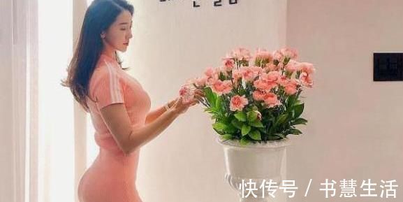 身材|韩国女孩热爱健身，跳钢管舞为她的气质加分，颜值与身材双在线