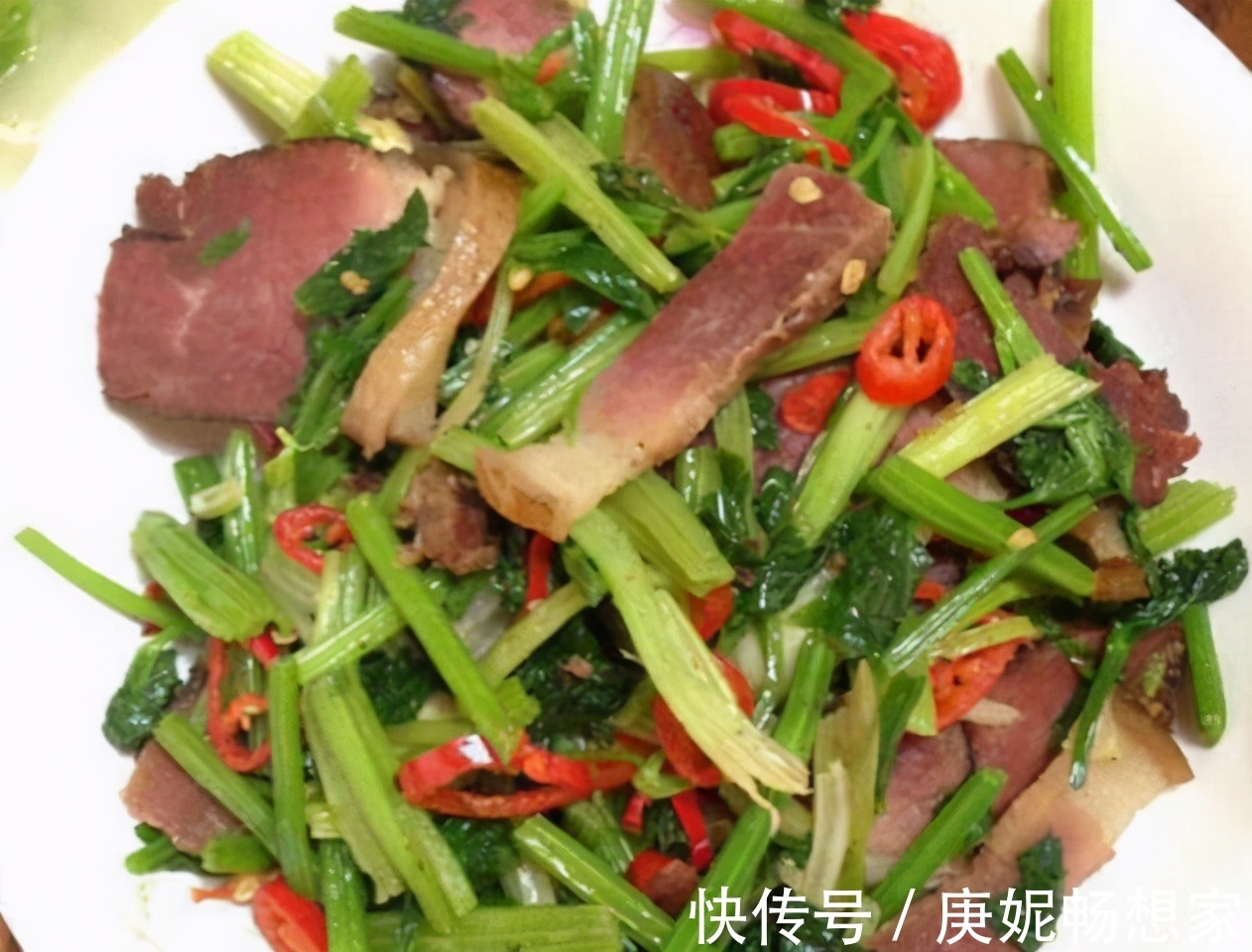 姜蒜片煸香|女性不愿老太快,推荐常吃三种美食,排毒养颜,提高免疫力