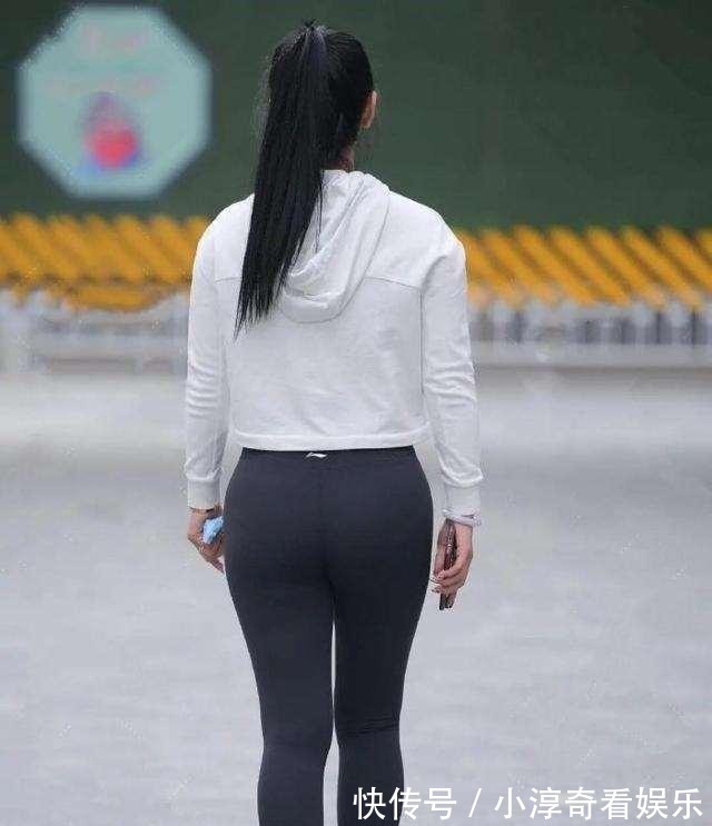 大长腿 时尚帅气的打底裤穿搭年轻有品位,展现你的身材优势,凸显优势