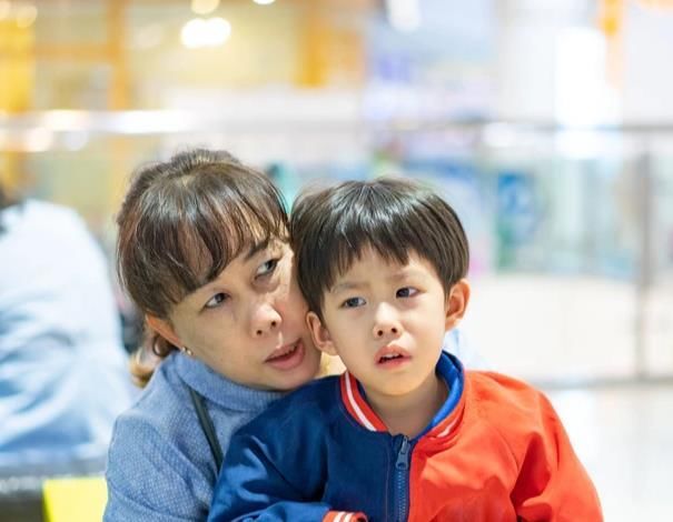 玩具|孩子哭闹时，吼、哄、冷处理都不合适，建议使用“情绪五步法”！