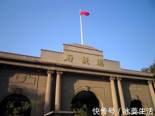 尹秉绶$72岁的他题“总统府”三字,得润笔费15两黄金,字迹浑厚醇正