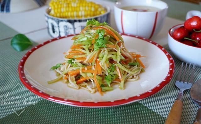 主食|黄瓜和它是绝配，晚餐搭配着吃，坚持半个月，裤带越来越宽松