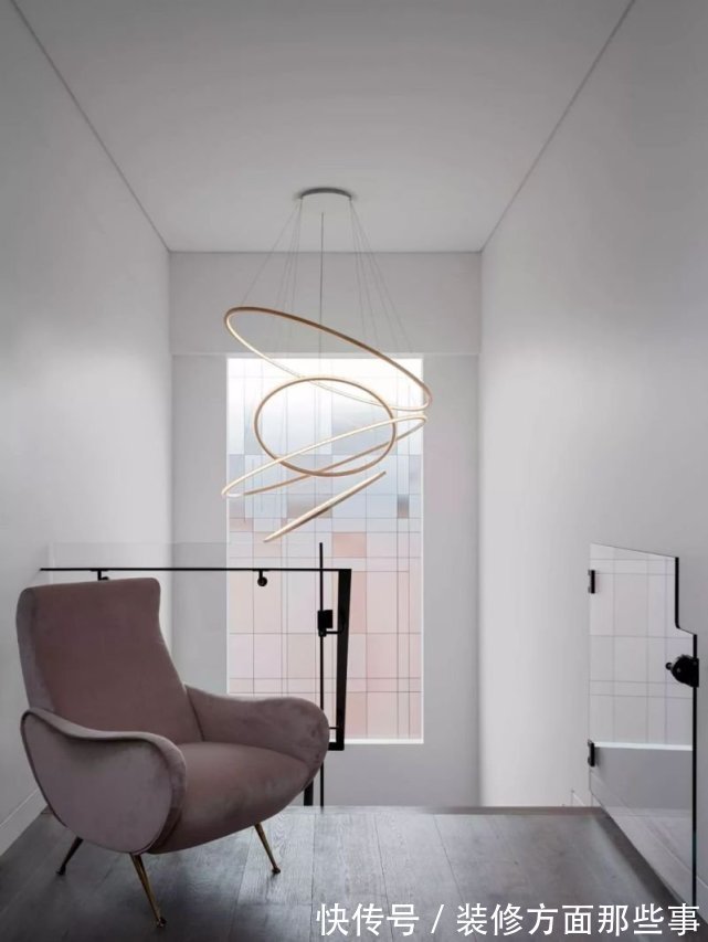 户型|139平简约风三居室,居然有类似戏剧舞台效果的楼梯和横梁