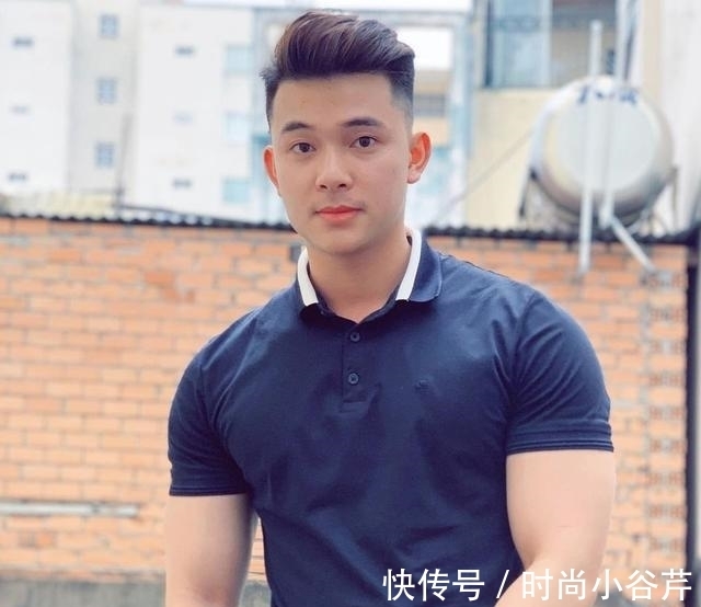 头发|男生“油头”发型过时了,如今流行这4款帅气发型,剪完提升颜值