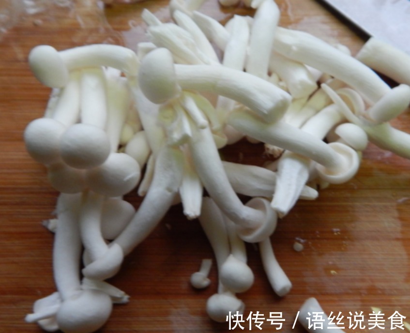 白玉菇如此做,十分钟就上桌,之前没人在意,才会不好吃!