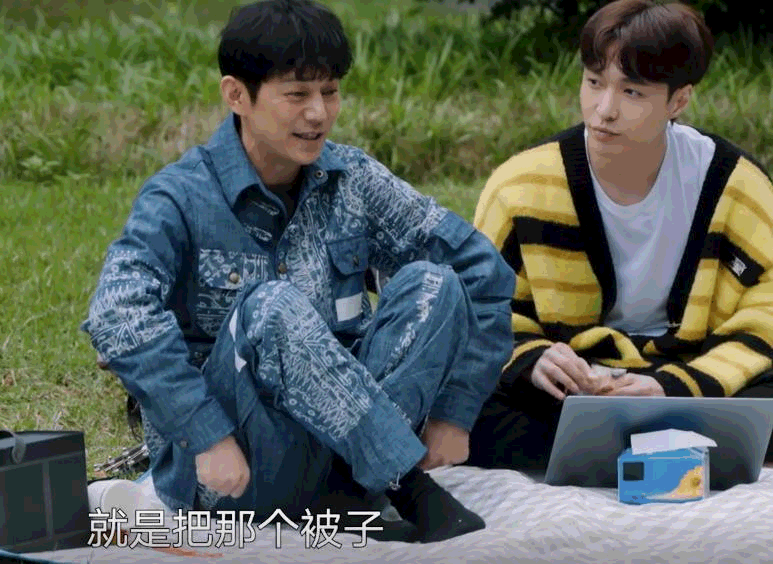 何炅|蔡徐坤钻被窝速度火了,被何炅在《向往5》里模仿,堪称神还原