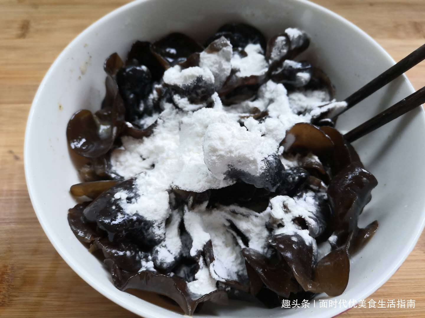 木耳新吃法，3分钟就出锅，咸香酥脆，比肉还好吃，饭店都吃不到