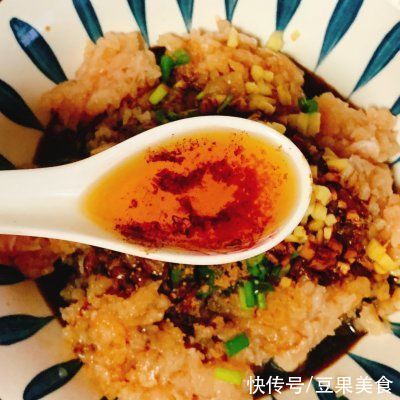 好吃不胖!一口酥脆还爆汁的鸡胸肉小馅饼