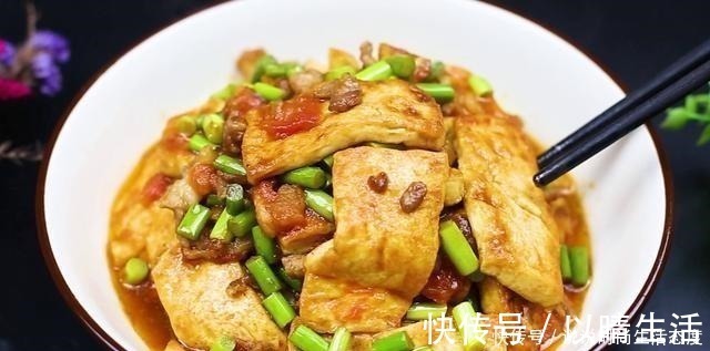 老豆腐|豆腐好吃有诀窍，大厨教你这样做，放一个西红柿，汤汁都拌饭吃了