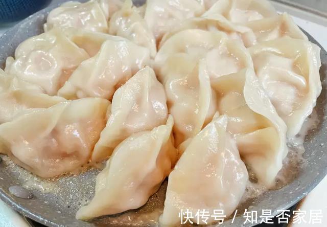 冰花|还在煮速冻饺子？大叔教你雪花煎饺，外酥里嫩，让生活多点趣味~
