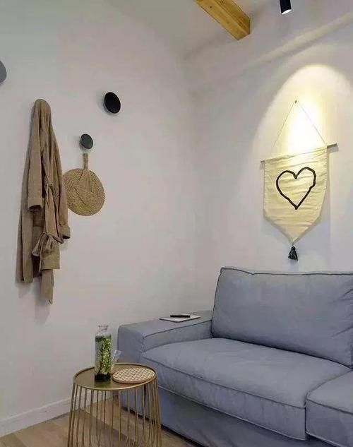 收纳|65㎡小户型客厅加隔断,超强空间利用率,素白雅致,仿佛多套房