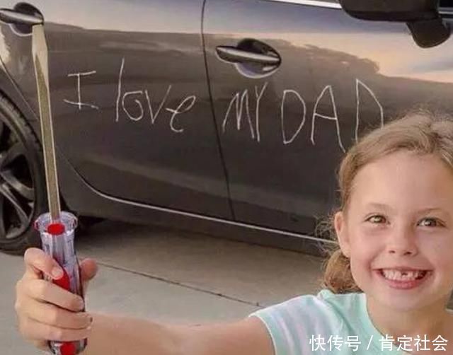 车主|熊孩子连续掰断14根“豪车车标”,爸爸处理方式获赞,车主消气