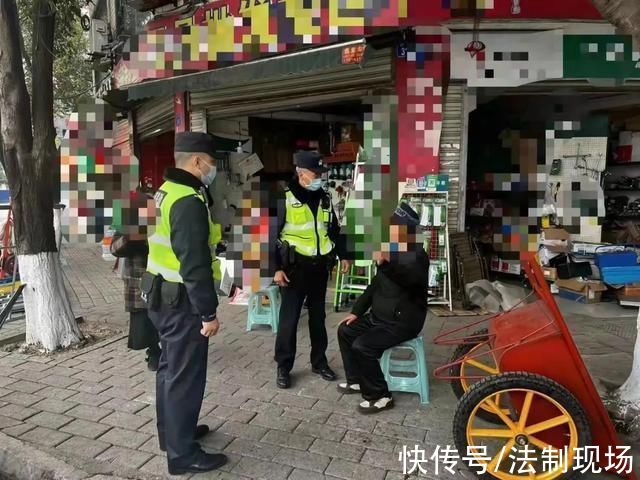 老人|古稀老人散步迷路民警护送安全回家