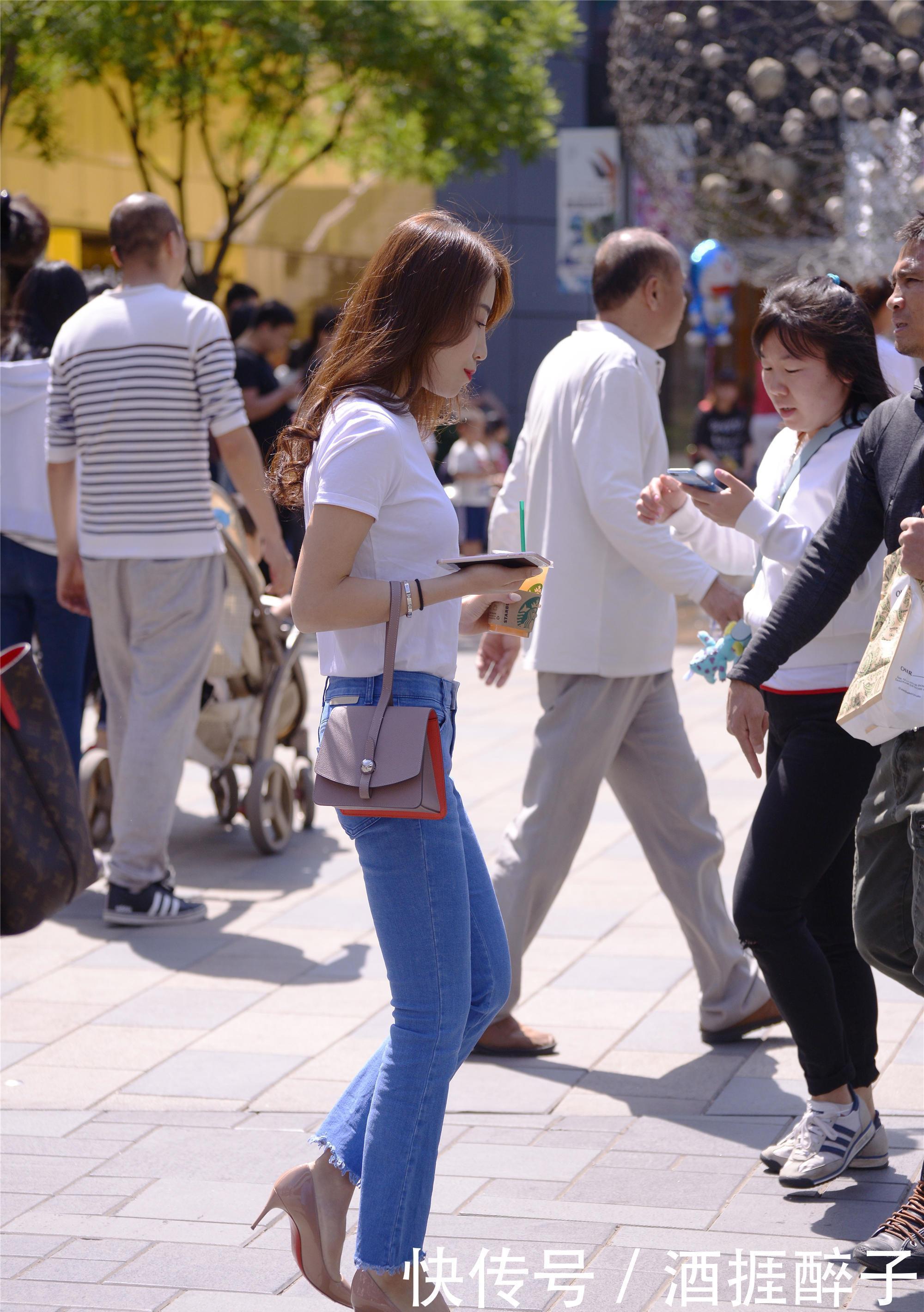 气质|牛仔裤搭配高跟鞋,好看时尚显气质,有了不一样的感觉