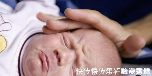 技能|抱睡香,沾床就醒要解决宝宝“落地醒”,爸妈怎能没点技能傍身