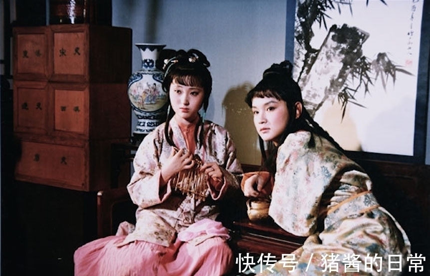 薛宝钗&从黛玉和宝钗对张道士提亲的反应不同,看出两人用情、心机各不同