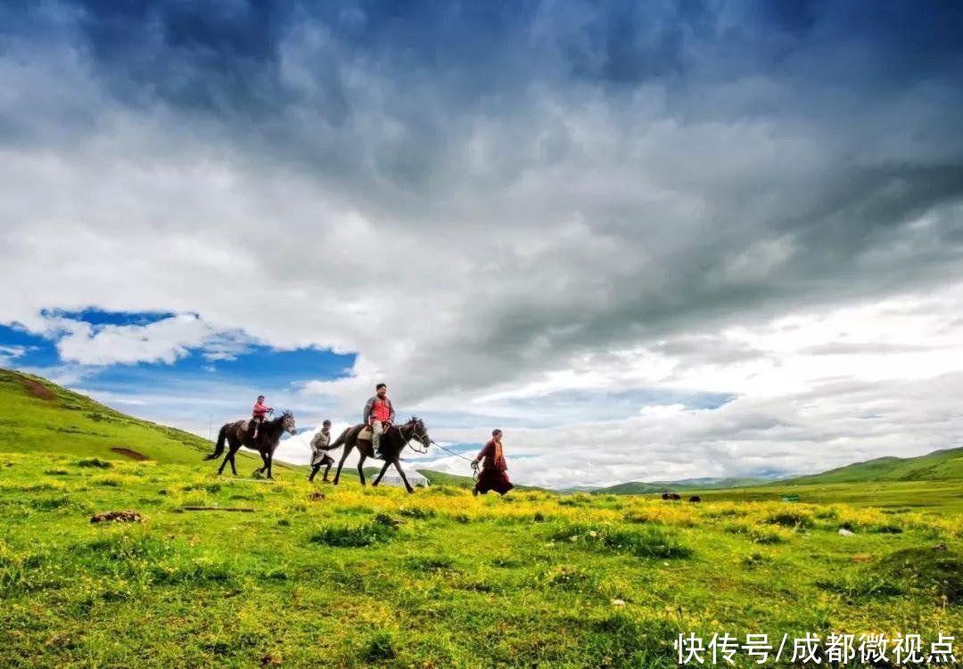 黄河奔腾到此，迂回蜿蜒出第一道回头湾