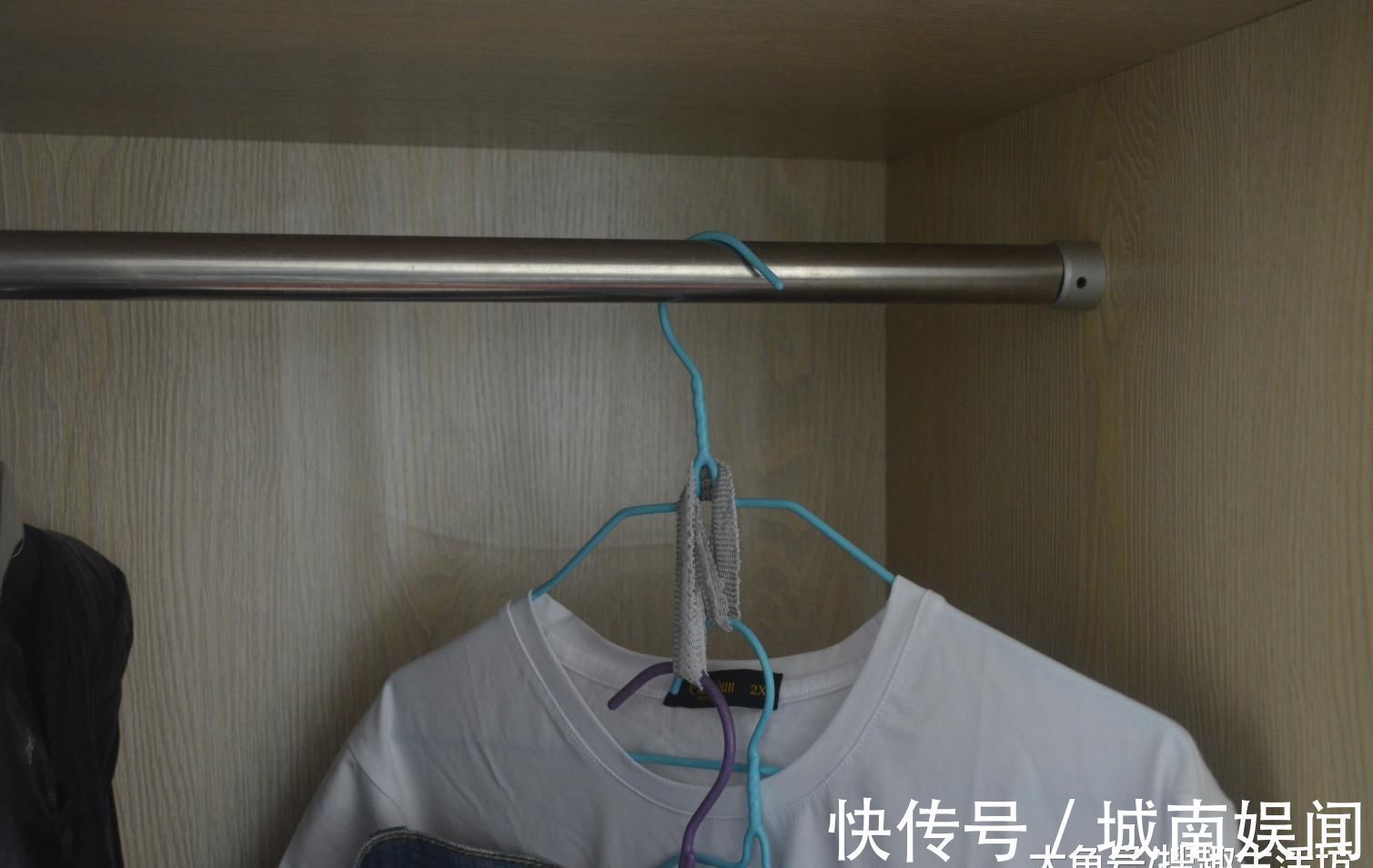 家庭|袜子剪一剪套在衣架上太实用了, 解决了很多家庭的困扰, 赶紧试试