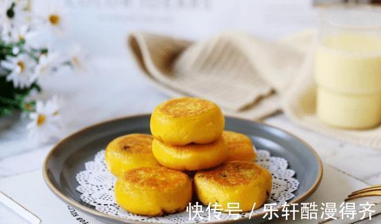好吃|甜香滋养，无油紫米馅南瓜饼，制作简单还好吃