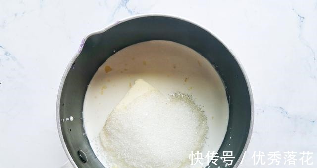 搅拌均匀|口感超丰富的焦糖摩卡蛋糕，一口下去，特别好吃，超满足！