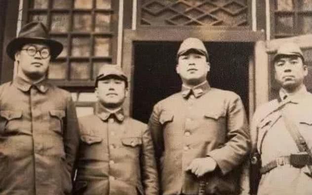 扔掉|八路哨兵发现有个日军，抬手就是一枪，走近一看，他扔掉枪哭了起来