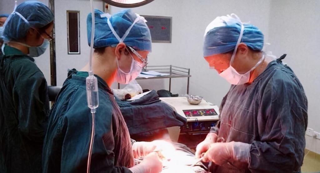 产科医生|剖腹产选择“横切”还是“竖切”?别轻视这一刀,两者效果大不同