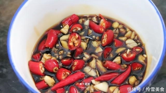 洋葱和鸡肉搭配这样做,特别开胃下饭,吃过一次的人还想吃第二次