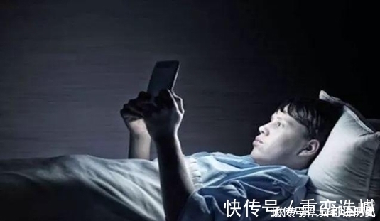 肌肉|每天练背长命百岁，4个动作疏通背部经络，放松背部，缓解酸痛