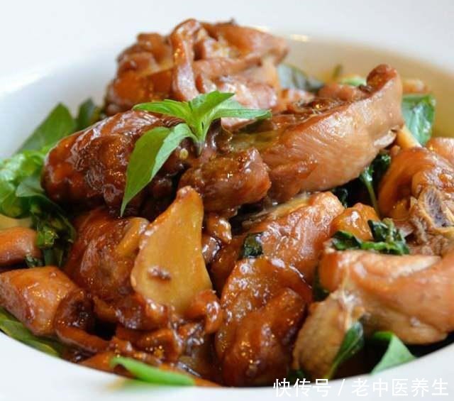 三杯鸡,肉香味浓,简单又好吃,太下饭了