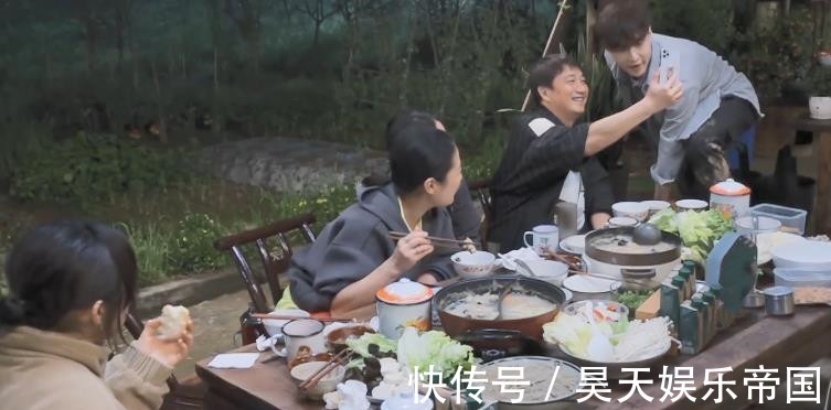 孙红雷|那英跟黄渤聊视频,促成极挑男人帮重聚,黄磊张艺兴舍不得挂电话