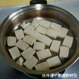 秘制|豆腐别再炒着吃了,农村大妈教你农村特色吃法,秘制10斤不够吃