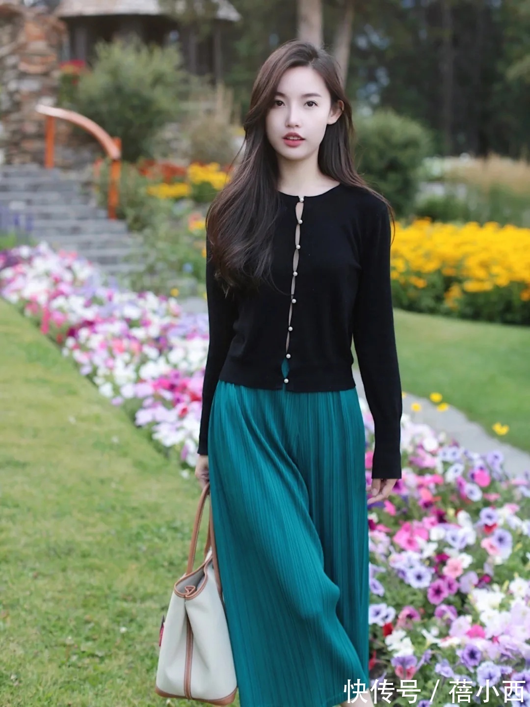 小姐姐|秋天建议30+女性多穿“黑色针织衫”,搭配半身裙,优雅到骨子里