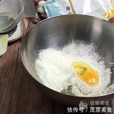 第三个抹茶味食谱,抹茶麻薯仙豆糕教程,自己制作来这么简单。