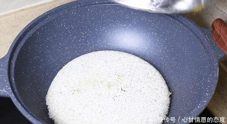 糯米这吃法太香了,老做法教会你,春节家宴做一盘,端上桌就扫光