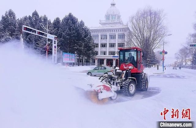 老年|“中国最冷小镇”迎年后同期最大降雪