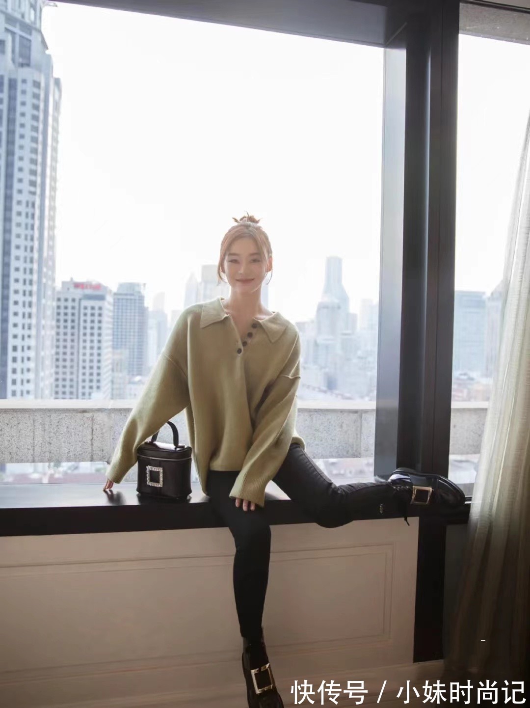 身型 袁珊珊真敢穿,黑色西装配波点丝袜想做辣妹,却意外暴露腿部线条