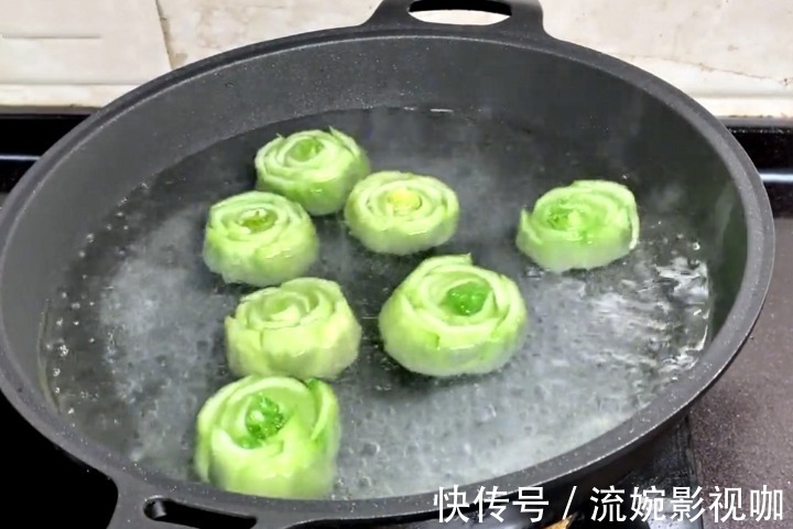 叶子|油菜不要老是拿来熬汤,教你做凉拌油菜,好吃下饭,不油腻