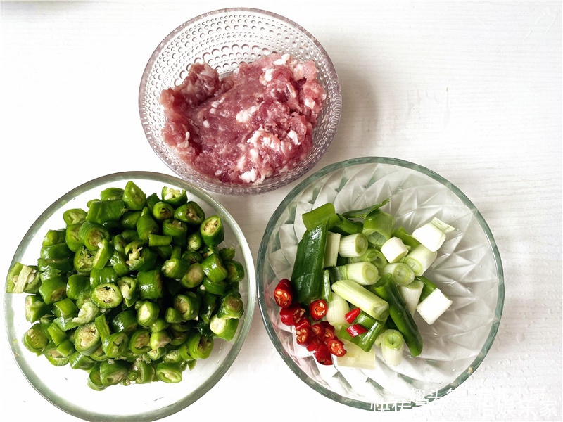 茄子|茄子最好吃的做法,简单快捷,美味下饭,一盘不够吃,少油更健康