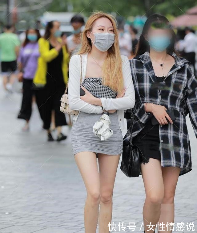 清新 小格子上衣搭配半身褶皱裙,时尚性感,清新活泼!