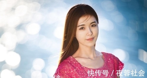 瘦影@七绝十二首:柔情缱绻人不语,眼底云波万里山