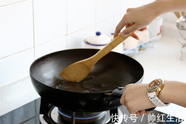 油壶|炒菜的一个常见习惯，正慢慢摧毁人的血管！记得提醒家人