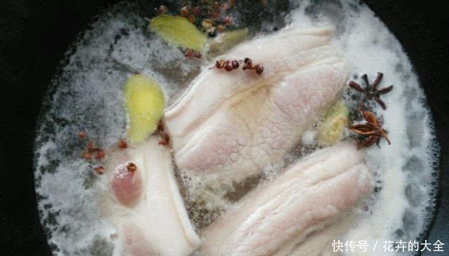 蒜味|做“蒜泥白肉”别直接加水煮,多加这3样,蒜味浓厚肥而不腻!