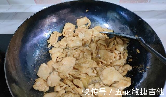 鸡肉片|这菜一次得炒两盘,减肥和长身体都需要,食材简单营养多,可香了!