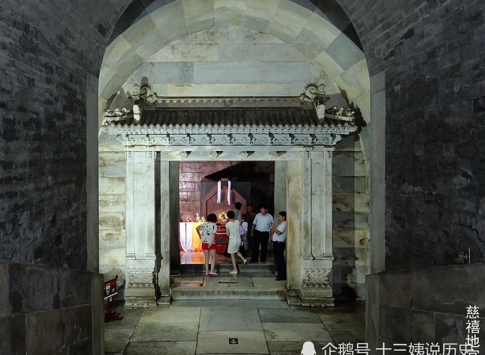 侮辱|慈禧太后陵墓：如同帝王陵，珍宝被孙殿英洗劫一空，慈禧尸体遭到侮辱破坏