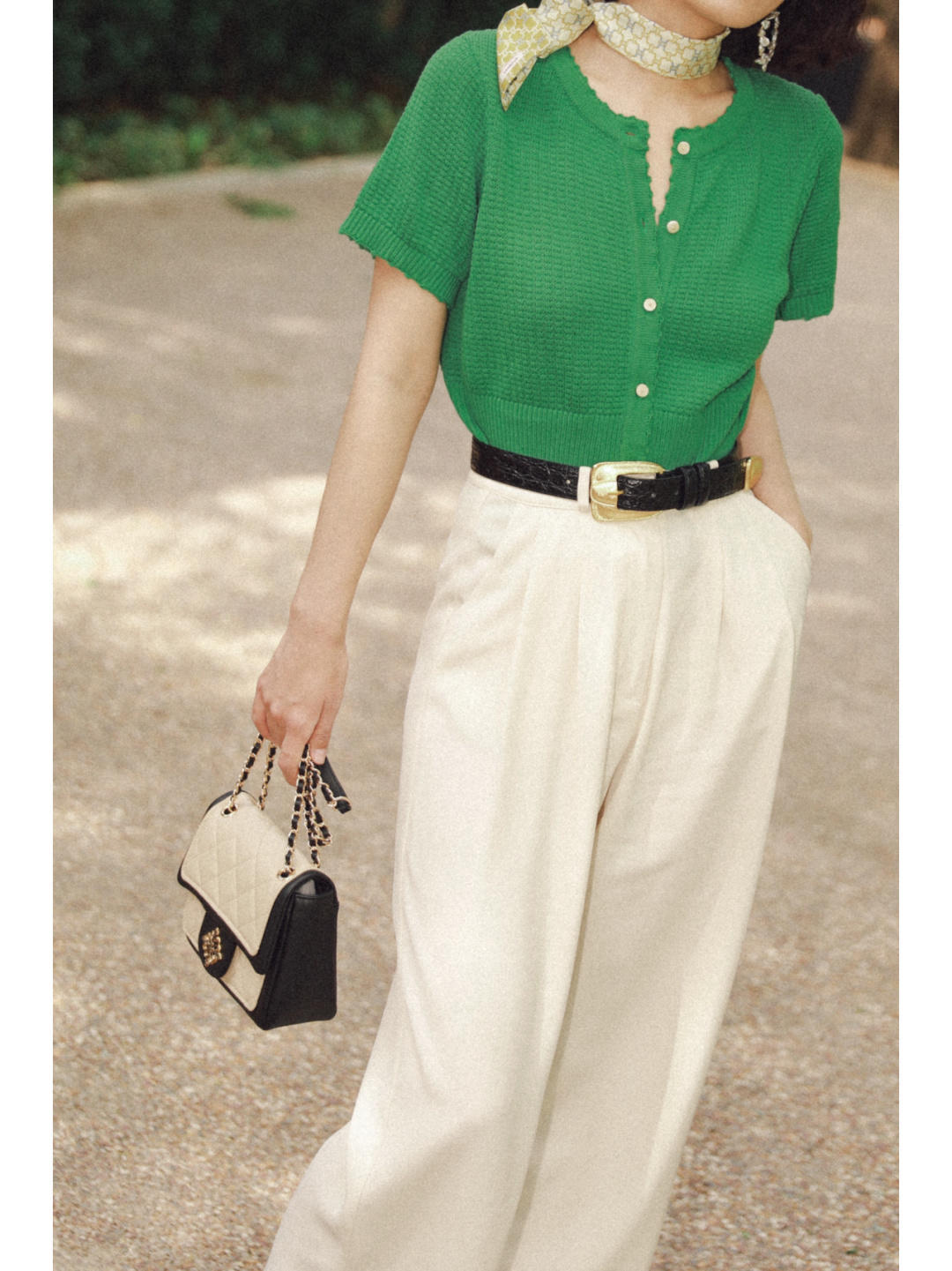 时尚|想要穿出少年感!不如试一试马甲衬衫+黑色西装裤,高级又时尚!