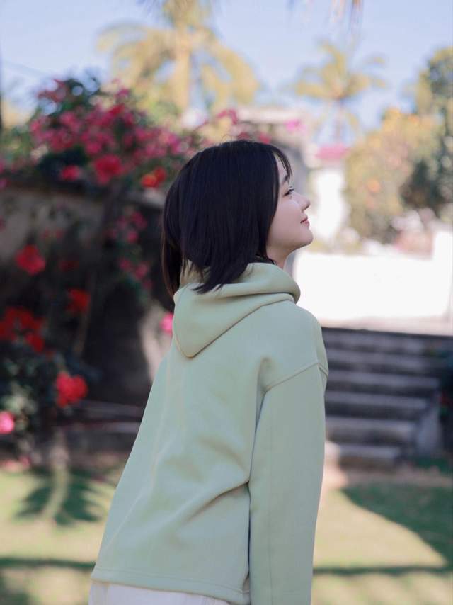 穿搭|早秋想要穿出甜美少女风，这几件外套一定少不了！想不时髦都难